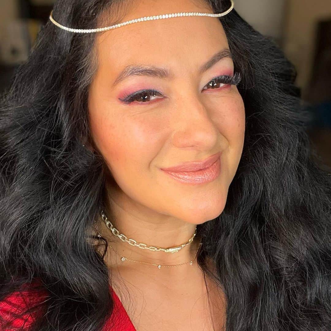 Motives Cosmeticsのインスタグラム：「These babes are V-Day ready 💋Swipe to the end to be inspired by last night’s special host @makeupbysong 🖤 Need a last minute gift for your Valentine,  Galentine or yourself?! We have reduced expedited shipping now through February 11th! Visit motivescosmetics.com to get your goodies shipped ASAP 💄」