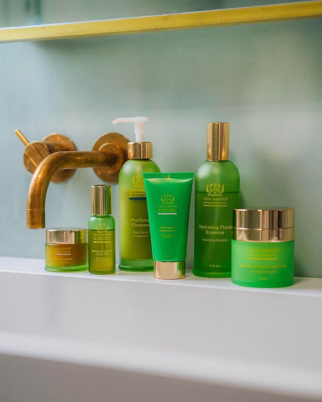 MR PORTERのインスタグラム：「Go green 🍃 We welcome @tataharperskincare to the MR PORTER grooming cabinet. Founded in 2010 by husband and wife Henry and Tata Harper on a 1,200-acre organic farm in the Champlain Valley of Vermont, the brand is committed to a zero-shortcuts, 100% natural 'farm-to-face' approach. Using over 300 raw ingredients - it's the green boost your skin needs. Head to the link in bio to discover the new arrival. #MRPORTERatHome  Shop the story: Tata Harper - Resurfacing Mask, 30ml, Tata Harper - Retinoic Nutrient Face Oil, 30ml, Tata Harper - Purifying Cleanser, 125ml, Tata Harper - Hydrating Floral Essence, 125ml」