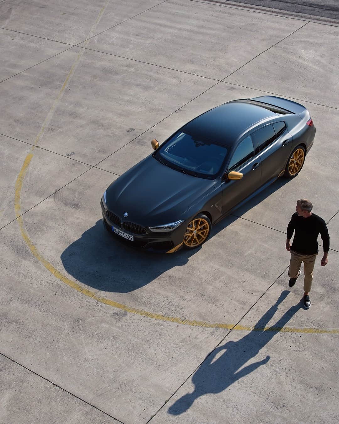 BMWのインスタグラム：「Things that make you turn your head back. The BMW 8 Series Golden Thunder Edition. #THE8 #BMW #8Series __ BMW M850i xDrive Gran Coupé: Fuel consumption weighted combined in l/100km: 10.2–10.1 (NEDC); 11.0–10.9 (WLTP), CO2 emissions weighted combined in g/km: 234–232 (NEDC); 252–248 (WLTP). Further information: www.bmw.com/disclaimer.   530 hp, 390 kW, 750 Nm, Acceleration (0-100 km/h): 3.9 s, Top speed (limited): 250 km/h.」