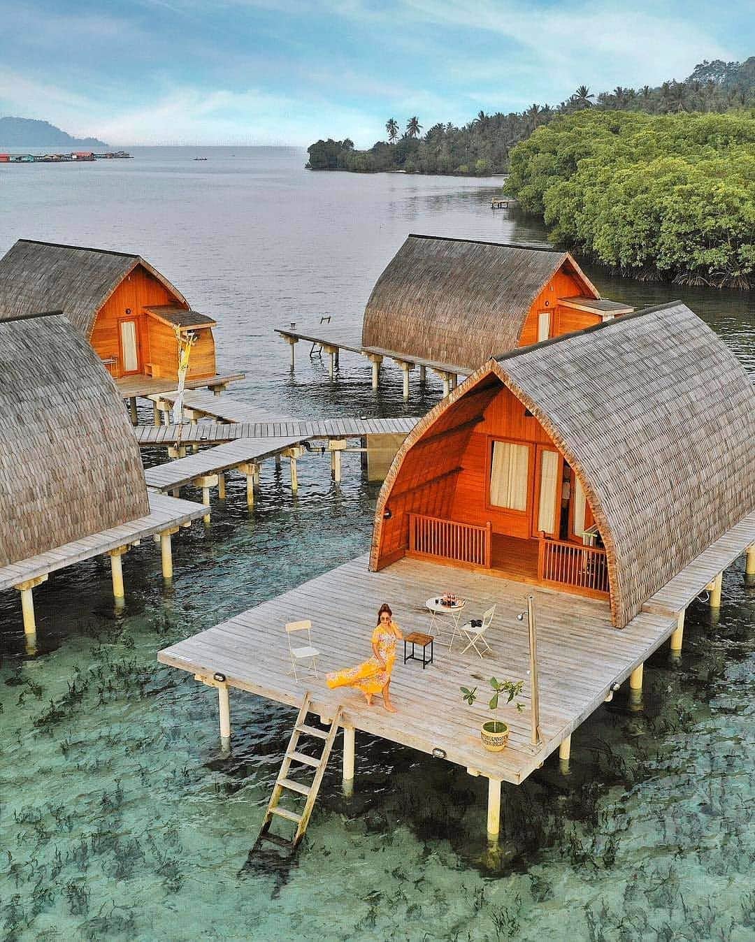 BEAUTIFUL HOTELSさんのインスタグラム写真 - (BEAUTIFUL HOTELSInstagram)「Ready to uncover this hidden paradise? Located in Pahawang Island in Indonesia, Andreas Resort guarantees a stunning sea view from the moment you arrive. 🌊  Surrounded by natural wonders such as lush mangroves and crystal blue waters, it has all that you need for a much-needed break away from the city. 😌   If you're looking to explore undiscovered parts of Indonesia, this should be your next destination of choice. 👌  Do you enjoy secluded resorts like this one?  📸 @harivalzayuka & @ellchintya 📍 @andreasresort, Indonesia」2月9日 23時38分 - beautifulhotels