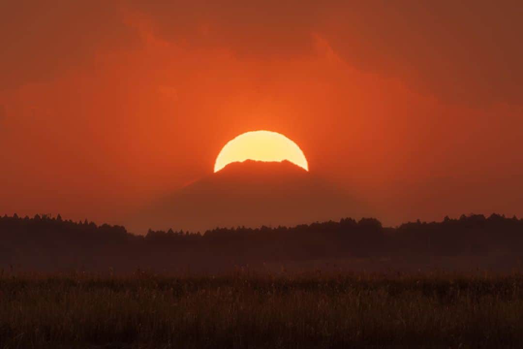 Atsushi Aizawaのインスタグラム：「千葉県成田市  #富士山  Chiba, Japan  #japanfocus #jp_gallery #instagramjapan #ig_japan #wu_japan #wu_asia #worldunion #theworldshotz #igersjp #team_jp_ #team_jp_東 #team_jp_skyart  #mtfuji #Japan #natureaddict Mt. Fuji  Chiba, Japan #Lovers_Nippon #東京カメラ部 #japan_night_view #japan_night_view_member #1xPicoftheDay #phos_japan #夜景ら部 #写真好きな人と繋がりたい #bestjapanpics  #photo_shorttrip #sonyworldclub」