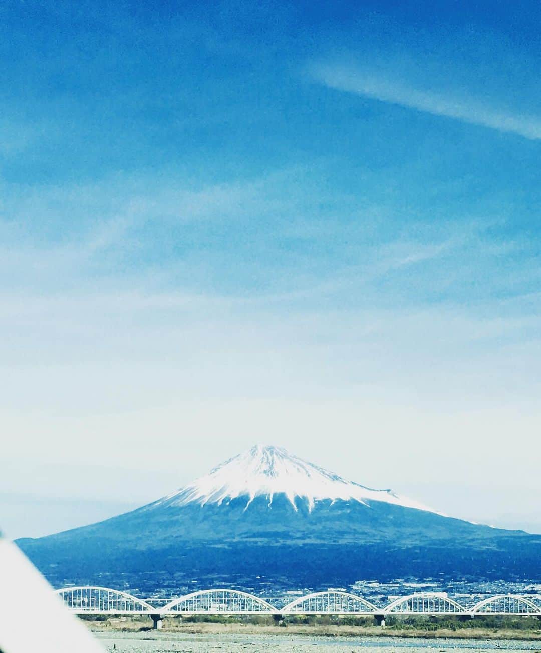 桂かい枝さんのインスタグラム写真 - (桂かい枝Instagram)「東京からの帰り  写真、タイミング逃したけど、今日も綺麗な富士山🗻」2月10日 10時36分 - kaishikatsura