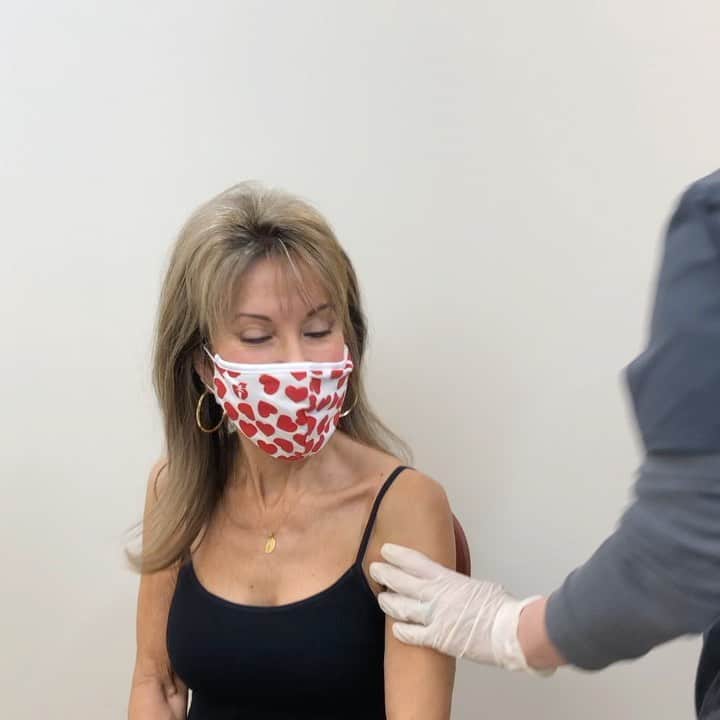 スーザン・ルッチのインスタグラム：「Just got my second  Moderna shot!!! So excited!  Easy-peasy!!! #grateful」