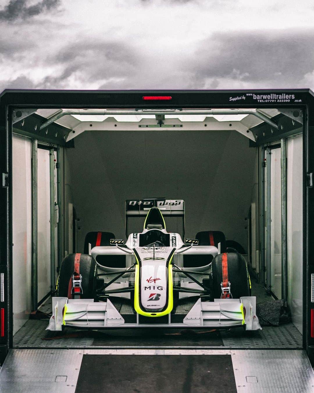 ジェンソン・バトンのインスタグラム：「Caged animal! • •  #Brawn #F1 #racing #car #carsofinstagram #worldchampion 📸 @huck93」
