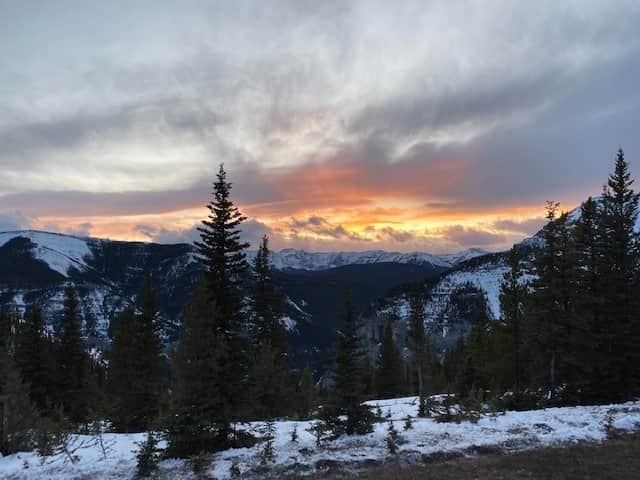 ロビン・ライトのインスタグラム：「Alberta, remembering your magnificent beauty. 🧡 Another throwback shot taken while filming @landthefilm. In theaters this FRIDAY!」