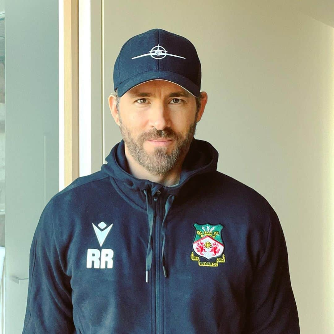 ライアン・レイノルズさんのインスタグラム写真 - (ライアン・レイノルズInstagram)「And away we go... @wrexham_afc #UpTheTown @robmcelhenney」2月10日 9時26分 - vancityreynolds