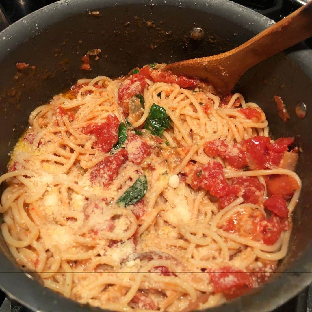 オリアンティさんのインスタグラム写真 - (オリアンティInstagram)「Cookings today ! Homemade gluten free pasta with basil and olive oil - roasted organic garlic artichokes」2月10日 9時20分 - iamorianthi
