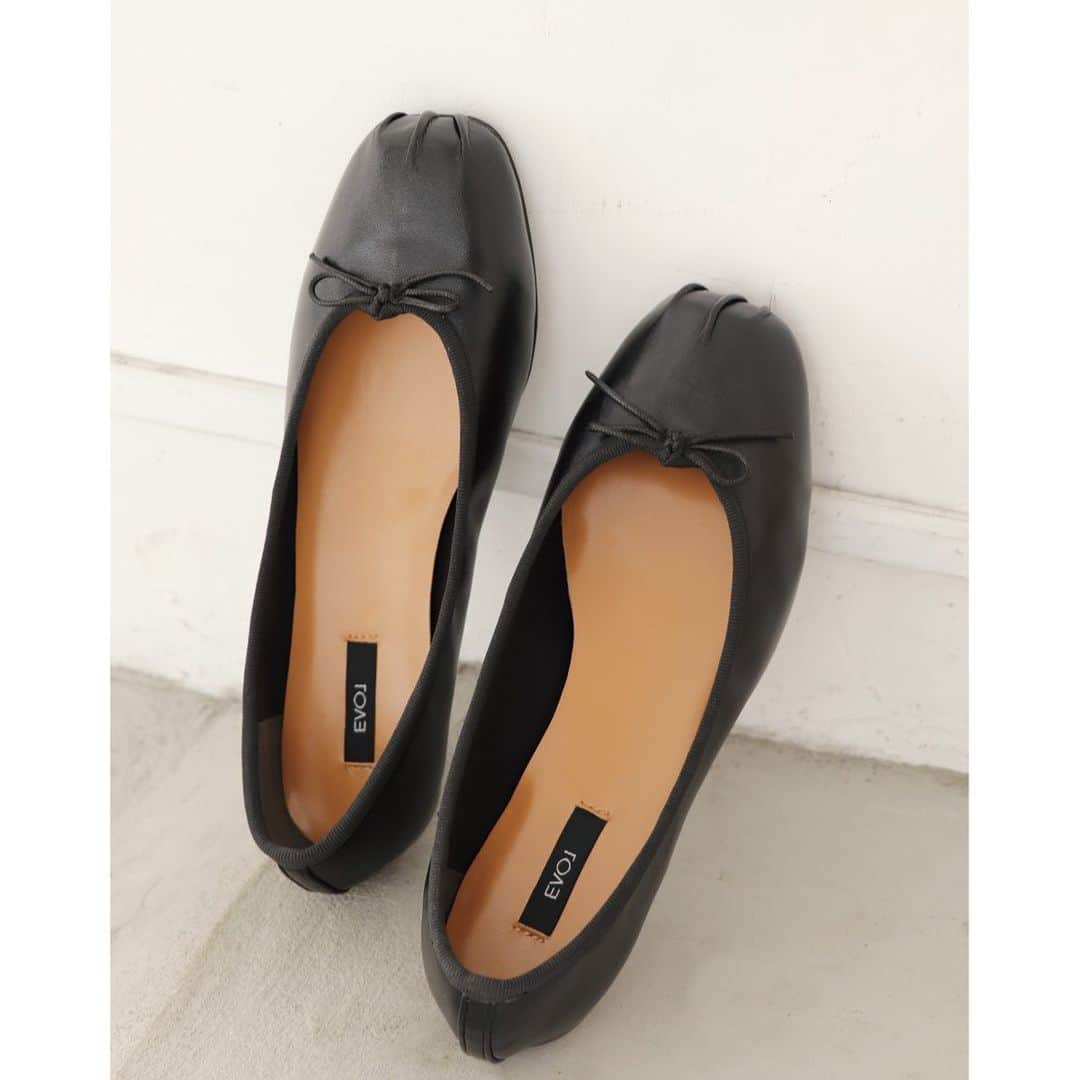ベイビーピュアのインスタグラム：「フラットバレエ(IQ9433) ¥5,400+tax ・ クシュっとしたつま先がポイント。新しいバレエシューズが欲しいという方にはおすすめ。 ・ #EVOL#イーボル #21SS#SS21#SS#spring#summer #fashion#ファッション#shoes#靴#pumps#パンプス#balletshoe#バレエシューズ#zozotown#ゾゾタウン」