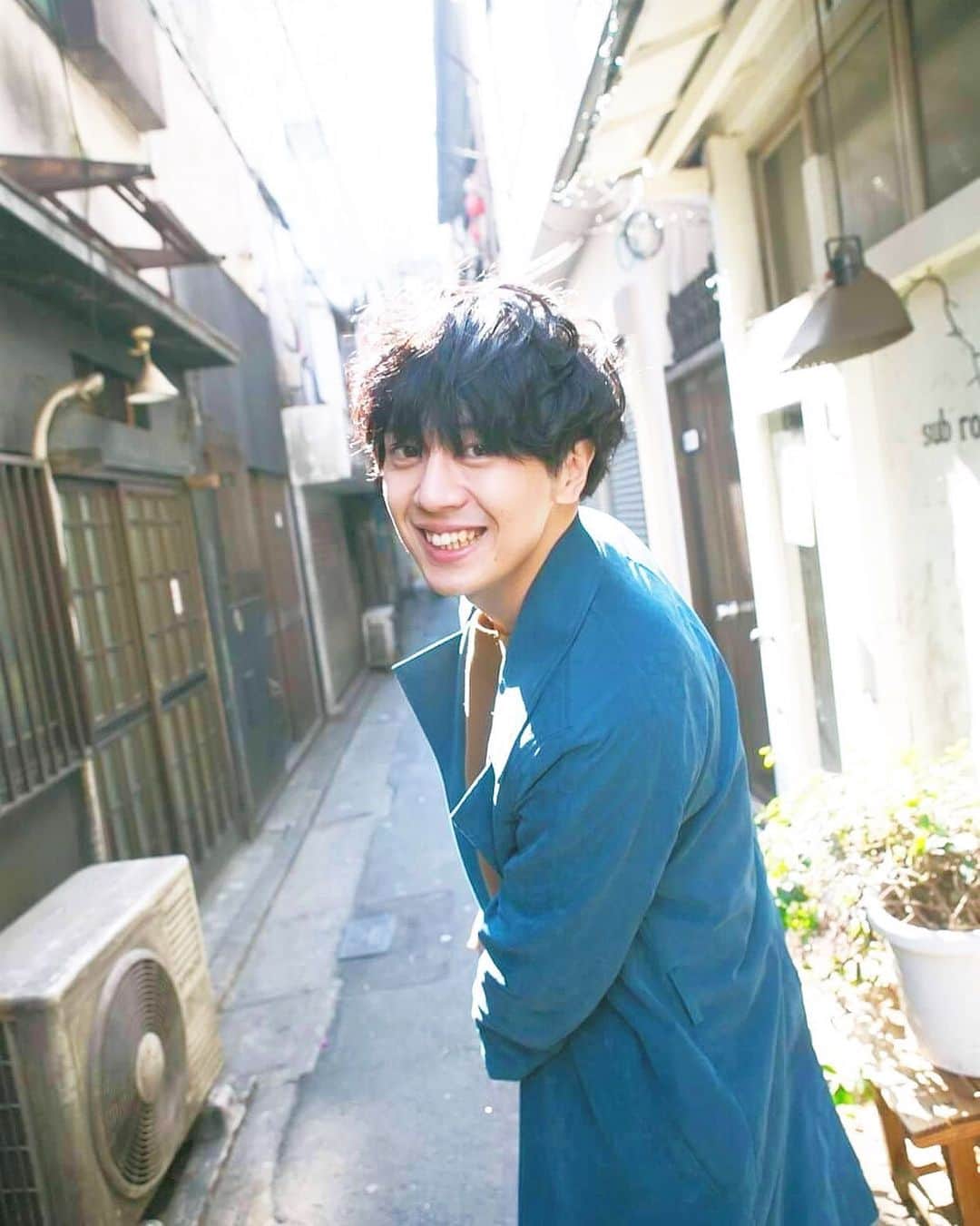 芹沢尚哉のインスタグラム：「#芹沢尚哉コレクション  おはようございます🌞 またまたとあるドラマが決まりまして昨日はその衣装合わせに行ってきました✨ なので今、家には 3作品の台本があるんだ📖 本当有難いことですよぉ😭 頑張らなきゃ🔥  P.S 先日の作品撮り📸この写真も素敵な写真でしょ？💕」