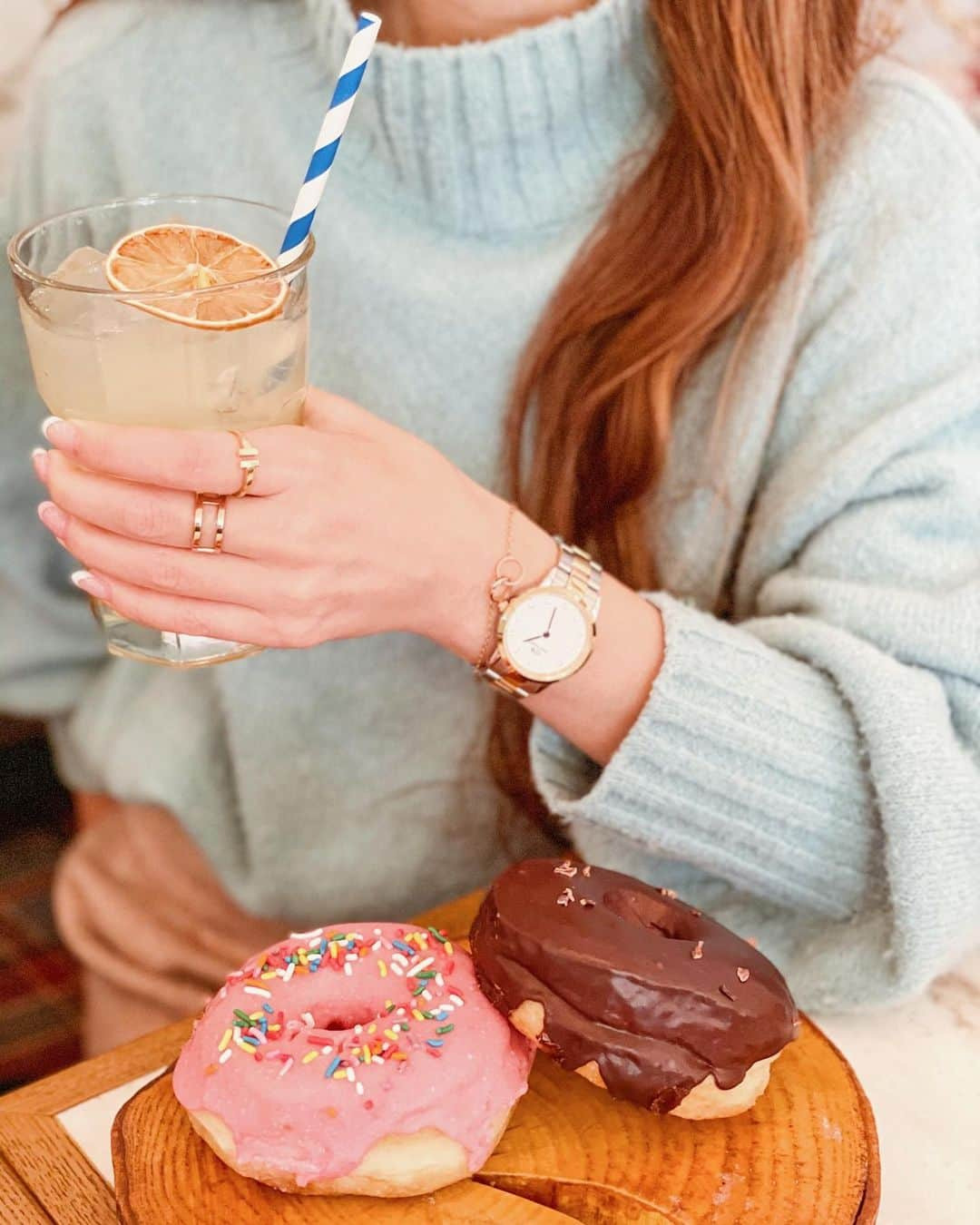 kazumi_rippleさんのインスタグラム写真 - (kazumi_rippleInstagram)「・ ・ レモネード🍋もドーナツ🍩も 美味しすぎた♡ ・ ・ ⌚️: @danielwellington  2/14までバレンタインキャンペーン実施中！ 公式サイトとDW直営店舗で全品対象2点以上お買い上げで10％OFFになります♡ バレンタイン限定ギフトBOXも無料🎁 15％OFFクーポンコード【kazumi2】併用で更にお得♡ ・ ・ #DWgiftsoflove #ダニエルウェリントン」2月10日 9時53分 - kazumi_ripple