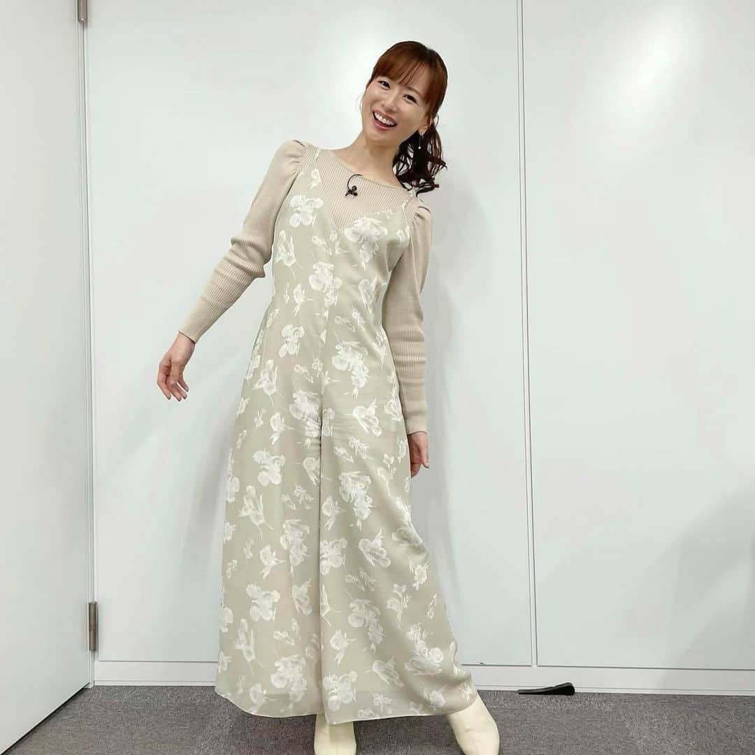 のインスタグラム：「ご着用有難うございます♡  今週末からご予約・入荷連絡を開始する Exclusive Lineをご着用頂きました！  取り扱いはオフィシャルウェブサイト、ルミネ新宿店 @jillstuart_store になります。  #Repost @aiko_kaito_official with @make_repost ・・・ ❤︎ 🏇🏇🏇 #BSイレブン競馬中継 #うまナビイレブン #jillstuart」