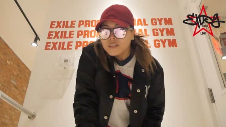 EXILE PROFESSIONAL GYMのインスタグラム：「(Pre-Covid clip) . Look who is back 😍😍😍😍 Our and your favorite @sooperdancer is back in da building 🔥🔥🔥🔥  Her first pop up class starts TOMORROW!! Wednesday, February 10th 6 pm EST  😍😍🔥🔥🔥🔥🔥🔥🔥🔥🔥🔥🔥 You won’t want to  miss her classes😍😍😍😍 . See you at Zoom Room 🏎 🏎  😍😍😍😍😍😍😍😍😍😍  . . 😍😍😍😍👏🏽👏🏽👏🏽👏🏽👏🏽👏🏽 . Registration is open !!! . How to book🎟 ➡️Sign in through MindBody (as usual) ➡️15 minutes prior to class, we will email you the private link to log into Zoom, so be sure to check your email! ➡️Classes will start on time, so make sure you pre register, have good wifi and plenty of space to safely dance! . . Zoom Tips🔥 📱If you plan to use your phone, download the Zoom app for the best experience. 🤫Please use the “mute” button when you are not speaking to prevent feedback. 💃You do not have to join displaying your video or audio, but we do encourage it so teachers can offer personalized feedback and adjustments. . 🔥🔥🔥🔥🔥🔥🔥🔥🔥 . #expgny #onlineclasses #newyork #dancestudio #danceclasses #dancers #newyork #onlinedanceclasses」