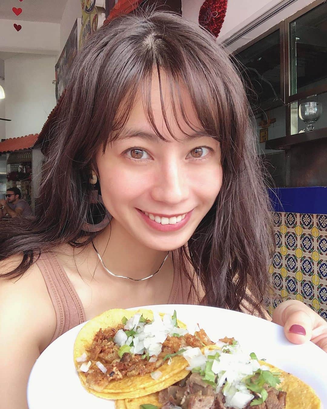 伊藤沙織のインスタグラム：「in Cancun🌵❤️ゆず @n.y0128 がダイビング🤿中に、タコス食べに来た時の🌮🤤ドアップすみません😂  📍Tacos Rigo, Cancun, Mexico」