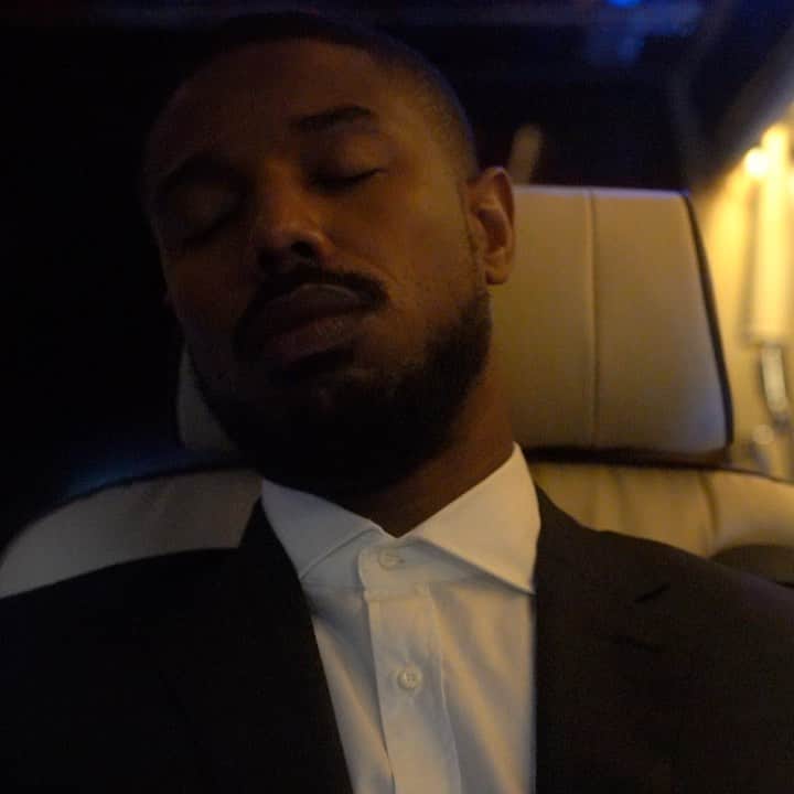 マイケル・B・ジョーダンのインスタグラム：「This what the turn up at 34 look like. 😂 Appreciate the love! 🙏🏾🙌🏾」