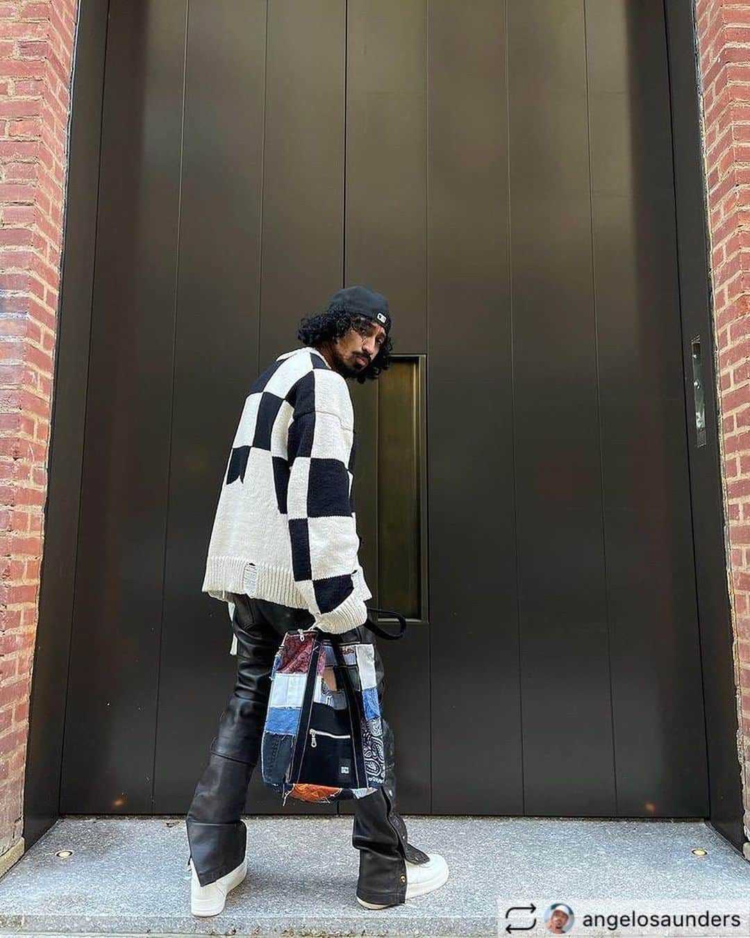 2nd STREET USAさんのインスタグラム写真 - (2nd STREET USAInstagram)「Repost 🥂  ㅤㅤㅤ  @2ndstreetusa for the win 🏁 @angelosaunders  ————————————————————————  ㅤㅤㅤ #secondhandfashion #thriftshop  #sellyourclothes #thriftedfashion  #secondhandvintage #thriftlife  #photography #subscribersonly  #melrose #thrifting #valueshopping  #newyork #buyandsellbag  #losangeles #thrift #valueyourself  #sustainablefashion #sustainability  #secondhandfirst #thriftstorefinds」2月10日 9時58分 - 2ndstreetusa