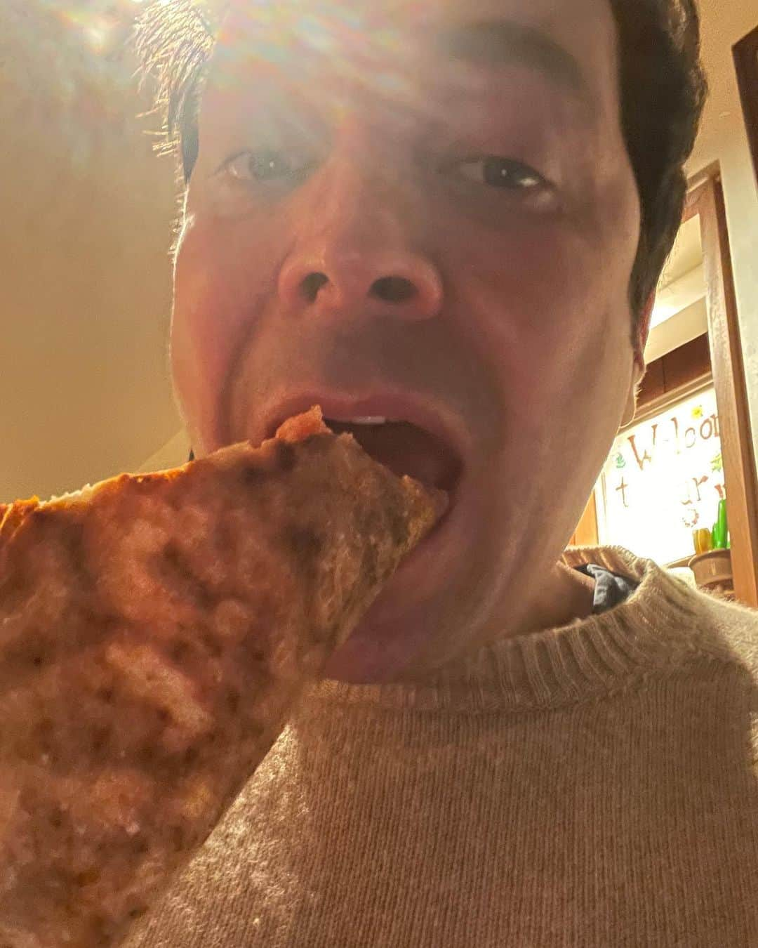 ジミー・ファロンさんのインスタグラム写真 - (ジミー・ファロンInstagram)「Happy #NationalPizzaDay - although I fold mine and eat it like a taco. 🍕🌮」2月10日 10時05分 - jimmyfallon