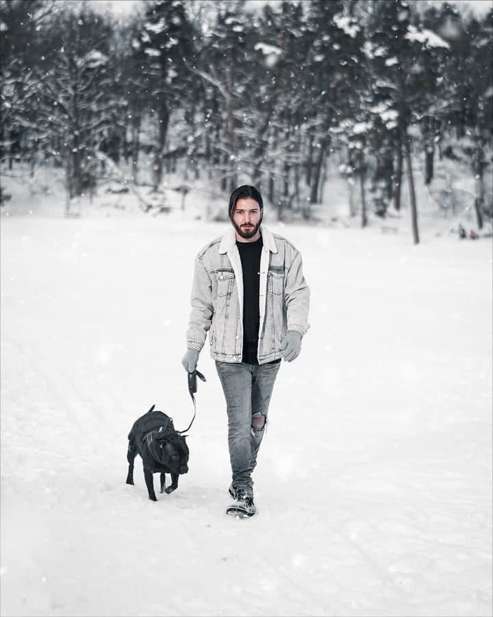 アレッソのインスタグラム：「2 GUYS UP TO SNOW GOOD 🥶🥶」