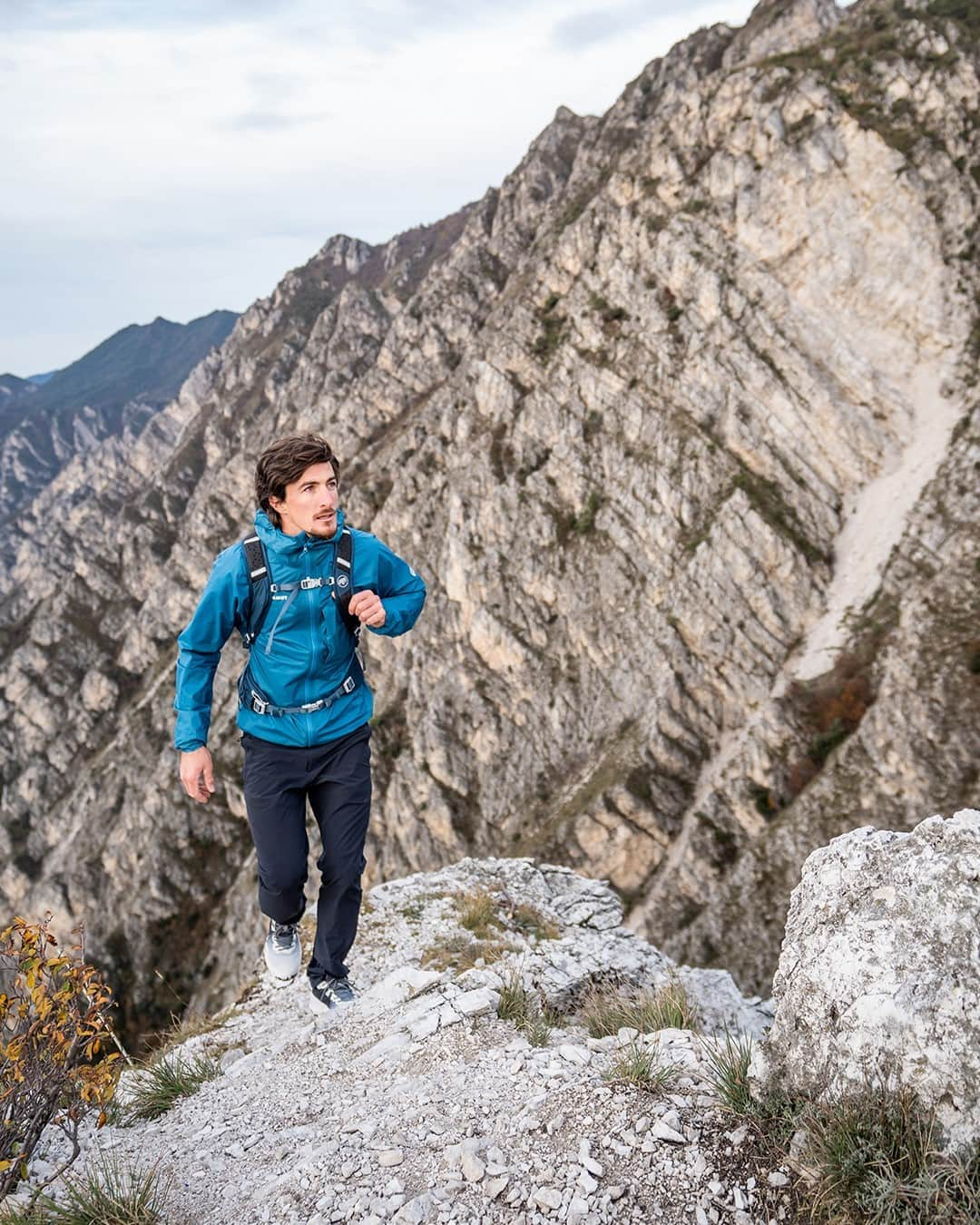 Mammutさんのインスタグラム写真 - (MammutInstagram)「Who is already stoked for the warmer season?   Get a first glimpse of our new spring arrivals on mammut.com now!  #Mammut_Swiss1862 #springseason #hiking #outdoor」2月10日 1時30分 - mammut_swiss1862