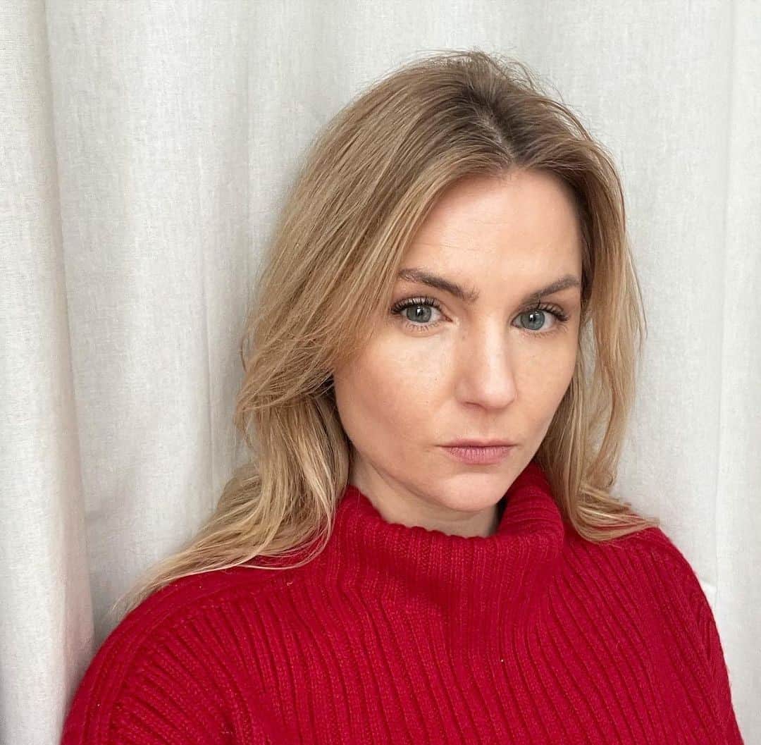 Vogueさんのインスタグラム写真 - (VogueInstagram)「In the wake of mass protests in Russia, @katyfedorova, a former @voguerussia editor who runs the channel Good morning, Karl! on the app Telegram, wore a simple red sweater in support of Navalny’s wife Yulia Navalnaya, who had worn a red sweatshirt to her husband’s sentencing. On Instagram, Fedorova posted the image and wrote the hashtag: #негрустивсебудетхорошо which translates to, “don’t be sad, all will be ok.” Since her post last Wednesday day, over 13,000 other users have worn red and used the hashtag in support of Navalny.  At the link in our bio, we spoke to Fedorova about why she is wearing red, the protests, and how social media is an important tool in the wake of mass arrests.」2月10日 1時45分 - voguemagazine