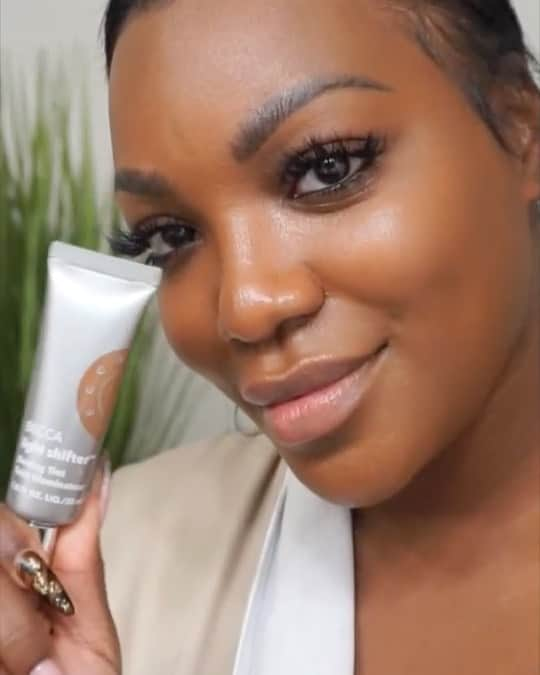 BECCAのインスタグラム：「"It's so lightweight, it's buildable, it gives you that instant dew...you just look radiant." 💎   Global Brand Ambassador @tiarramonet follows her skincare routine with NEW Light Shifter Dewing Tint for a sheer, dewy, luminous finish. ✨  #beccalightshifter」