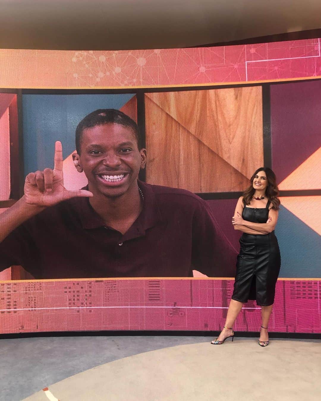 ファチマ・ベルナルデスのインスタグラム：「Hj recebi o @lucaskokapenteado e o @kaysar.dadour no #encontrocomfatima. Mas engana-se quem pensa que só falamos de #BBB. Falamos da vida real, das desconstruções e construções diárias que todos nós precisamos fazer. Adorei o nosso papo e a participação do público nos comentários.」