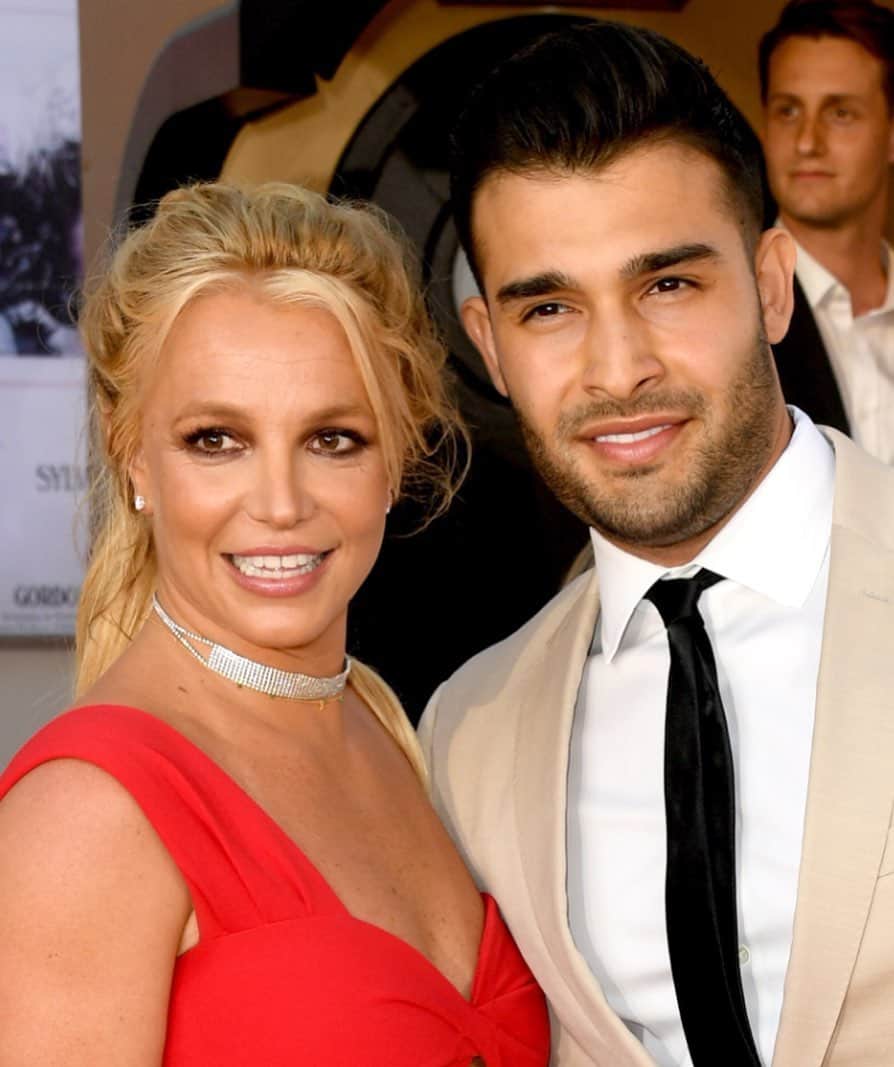 Just Jaredさんのインスタグラム写真 - (Just JaredInstagram)「Britney Spears’ boyfriend Sam Asghari just called her dad, Jamie Spears, a “total dick.” Tap this pic in the LINK IN BIO for everything he just revealed.  #SamAsghari #BritneySpears Photo: Getty」2月10日 2時01分 - justjared