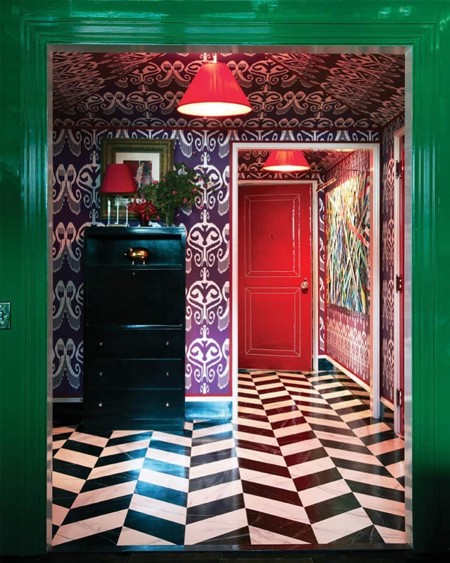 Homepolishのインスタグラム：「Play with pattern, print, and texture like @milesredd did punctuating a red leather door with nailhead trim to keep graphic spaces feeling grounded.  For more design inspo and pro tips, visit the link in bio.」