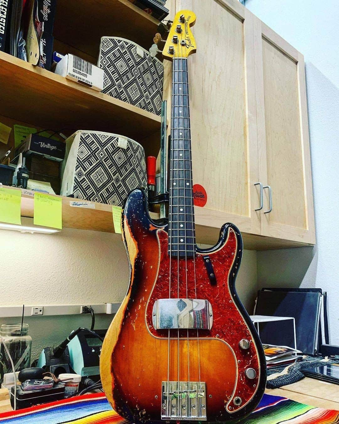 Fender Guitarさんのインスタグラム写真 - (Fender GuitarInstagram)「@calopez_fender built a P Bass for legend @frddwshngtn 🙏🙏   "It’s a loose recreation of Freddie’s 70 p-bass. Such a cool project. Big shout out to @jasonmklein and @showapop for all the help." #FenderCustomShop」2月10日 2時00分 - fender