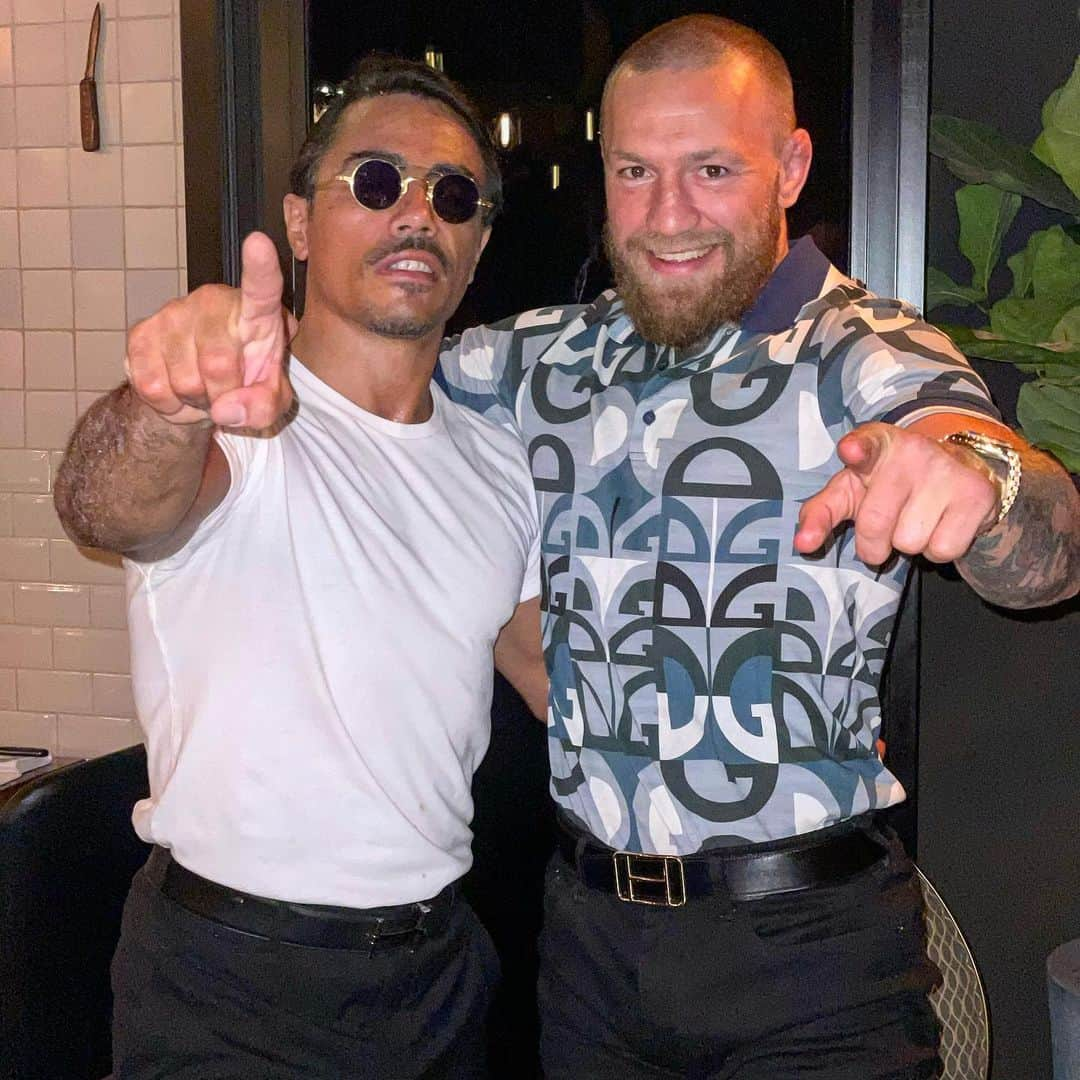 Saltbae（ヌスラット・ガネーシュ）さんのインスタグラム写真 - (Saltbae（ヌスラット・ガネーシュ）Instagram)「Champions @thenotoriousmma」2月10日 2時05分 - nusr_et