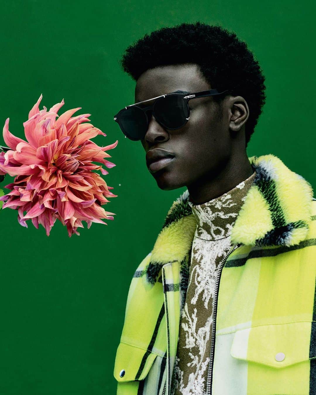 LVMHさんのインスタグラム写真 - (LVMHInstagram)「LVMH Maisons are united by an exceptional savoir faire blending heritage and innovation.​  ​ The @Dior Summer 21 collection by @MrKimJones designed with @AmoakoBoafo references not only the colors and costumes of the latter's paintings but also, more directly, his striking portraits themselves. In an enhanced take on textured layering and three-dimensionality, faces, originally rendered through the artist's characteristic finger-painting style, have been boldly recreated, as here, on a cashmere sweater that mixes intarsia and jacquard knit techniques with elaborate embroidery.​  #LVMH #Dior #DiorSummer21」2月10日 2時14分 - lvmh