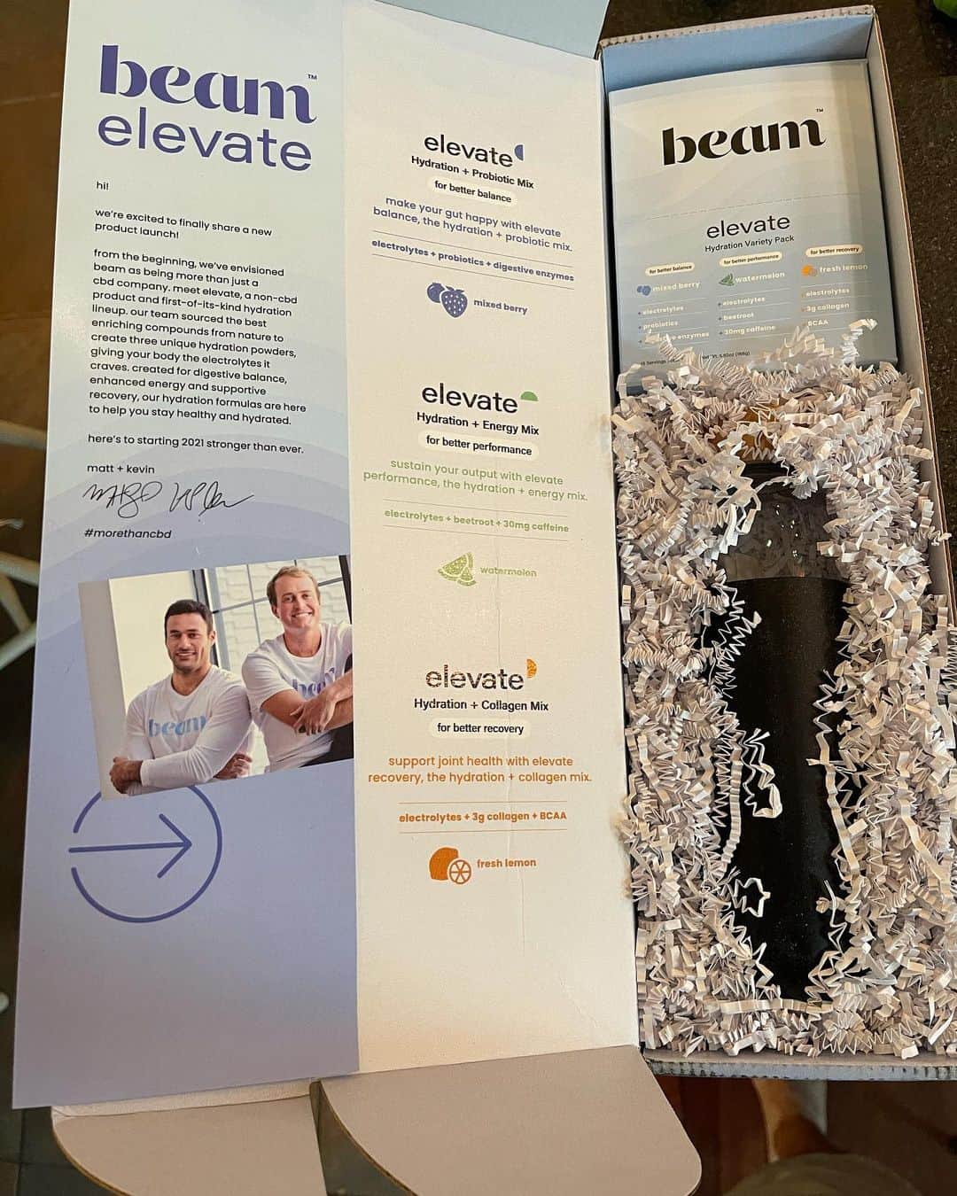 ビリー・ホースケルのインスタグラム：「Excited about the newest product line from  @beam.... elevate! A new line of hydration powders which also happens to be our first non-cbd product line!  #elevateyourwater #morethancbd @kevinmoran34 @mattlombardi24」