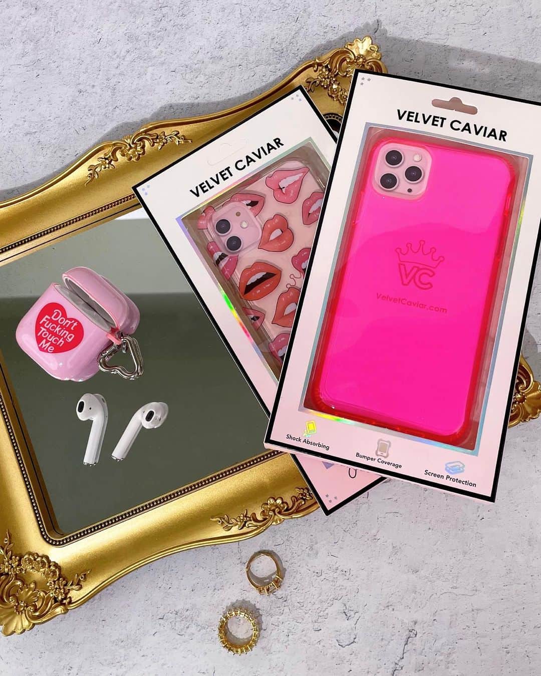 VELVETCAVIARさんのインスタグラム写真 - (VELVETCAVIARInstagram)「Self love is the most important kind of love 💗Be your own Valentine and shop our VDAY SALE! 30% off select cases and accessories! Shop NOW @velvetcaviar #velvetcaviar」2月10日 2時29分 - velvetcaviar