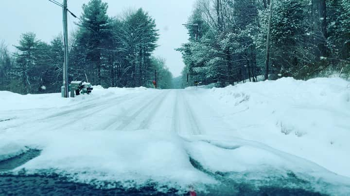 エリック・ベネイのインスタグラム：「Thanks for the special effects Mother Nature!! FREE PRODUCTION VALUE!!! #SNOWING #filmmaking #makingamovie #SNAPfilm @directordevinhampton」