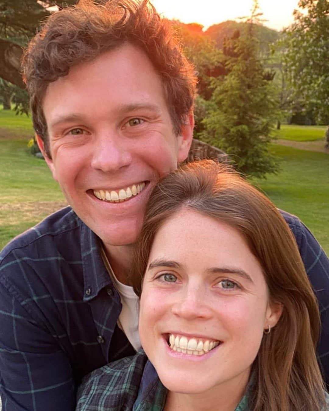 E! Onlineさんのインスタグラム写真 - (E! OnlineInstagram)「Princess Eugenie is a mom! She's officially welcomed her first child with her husband, Jack. 💕 Link in bio to see the sweet photo of their new baby boy. (📷: Instagram)」2月10日 2時31分 - enews