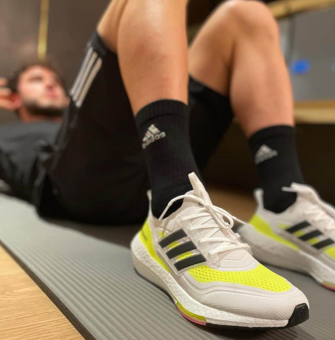 ダヴィデ・カラブリアさんのインスタグラム写真 - (ダヴィデ・カラブリアInstagram)「WELCOME TO LIFE ON HI ENERGY! ⚡️ #ULTRABOOST21 @adidasrunning」2月10日 2時33分 - davidecalabria2