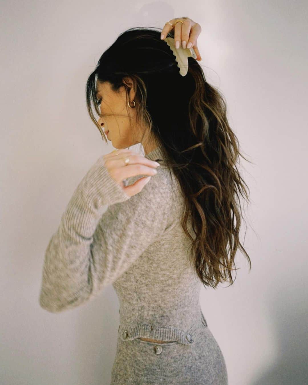 Marianna Hewittのインスタグラム：「hair is getting very long 🙇🏻‍♀️」