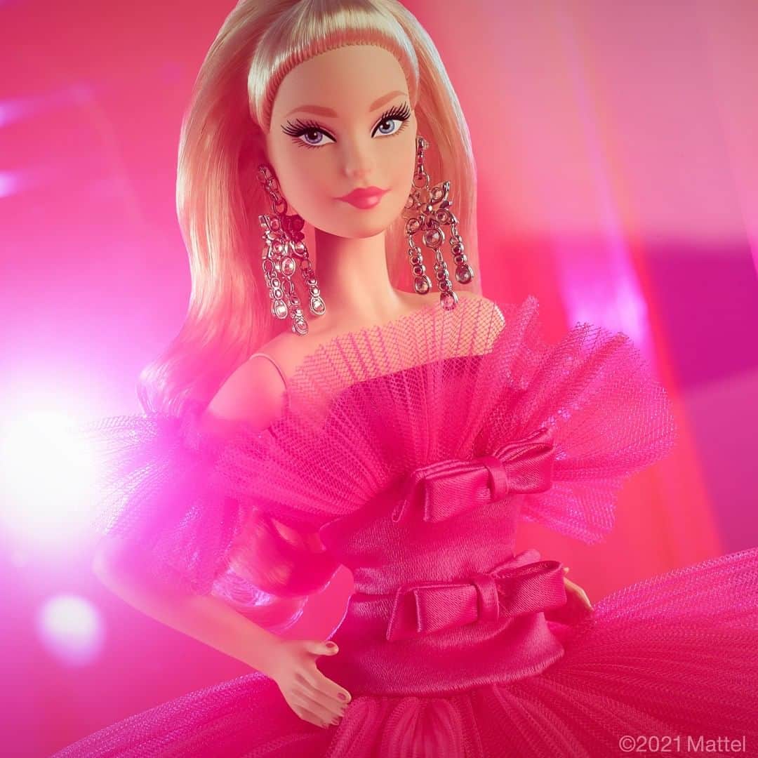 バービーのインスタグラム：「From elegant high ponytail to bow-kissed sandals, #Barbie does glamour like nobody else. 💖 Celebrate this #ValentinesDay with the iconic Signature Barbie Pink Collection doll, available now at @Walmart.」