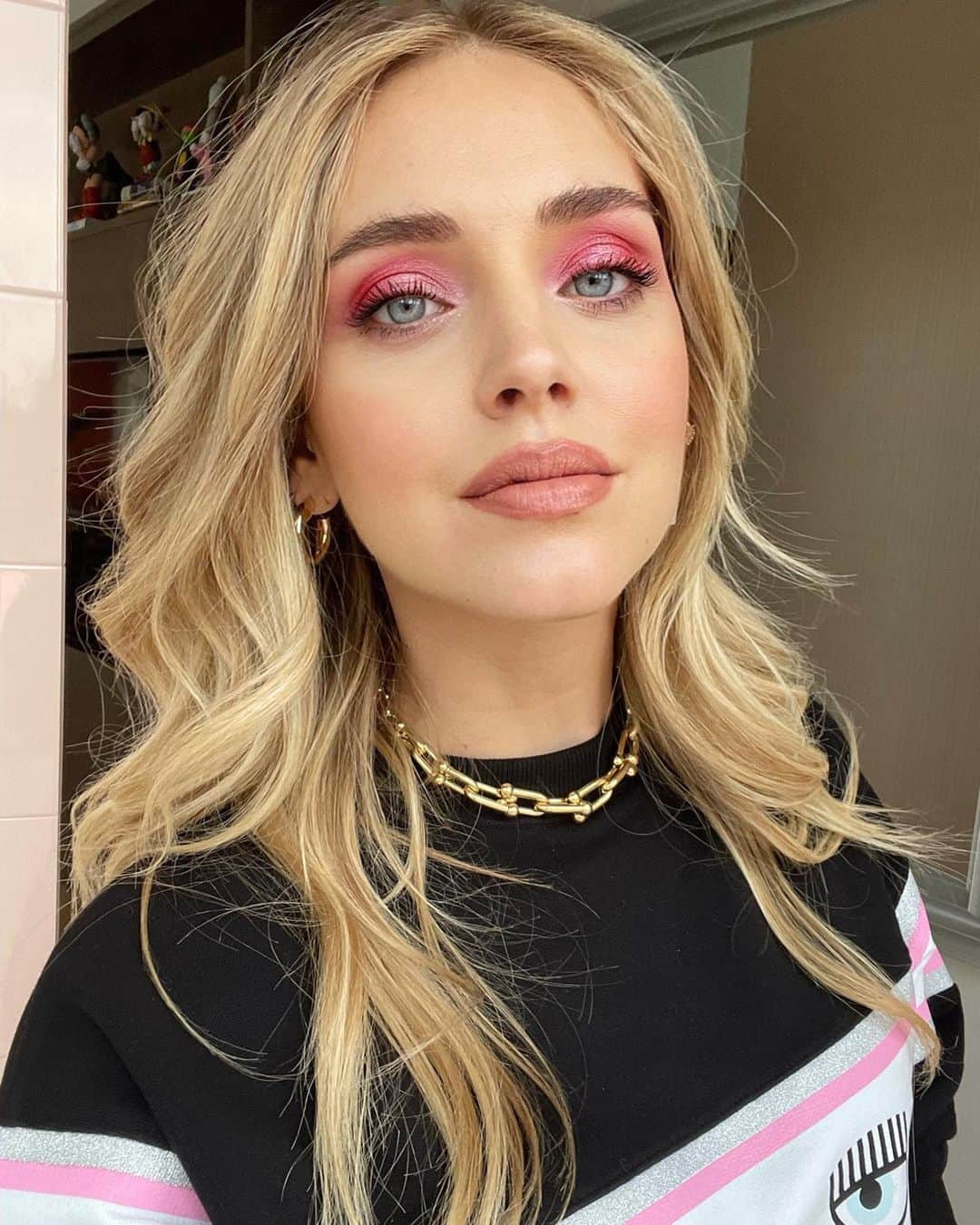 キアラ・フェラーニさんのインスタグラム写真 - (キアラ・フェラーニInstagram)「Today in @chiaraferragnibrand and pink makeup ✨」2月10日 3時10分 - chiaraferragni