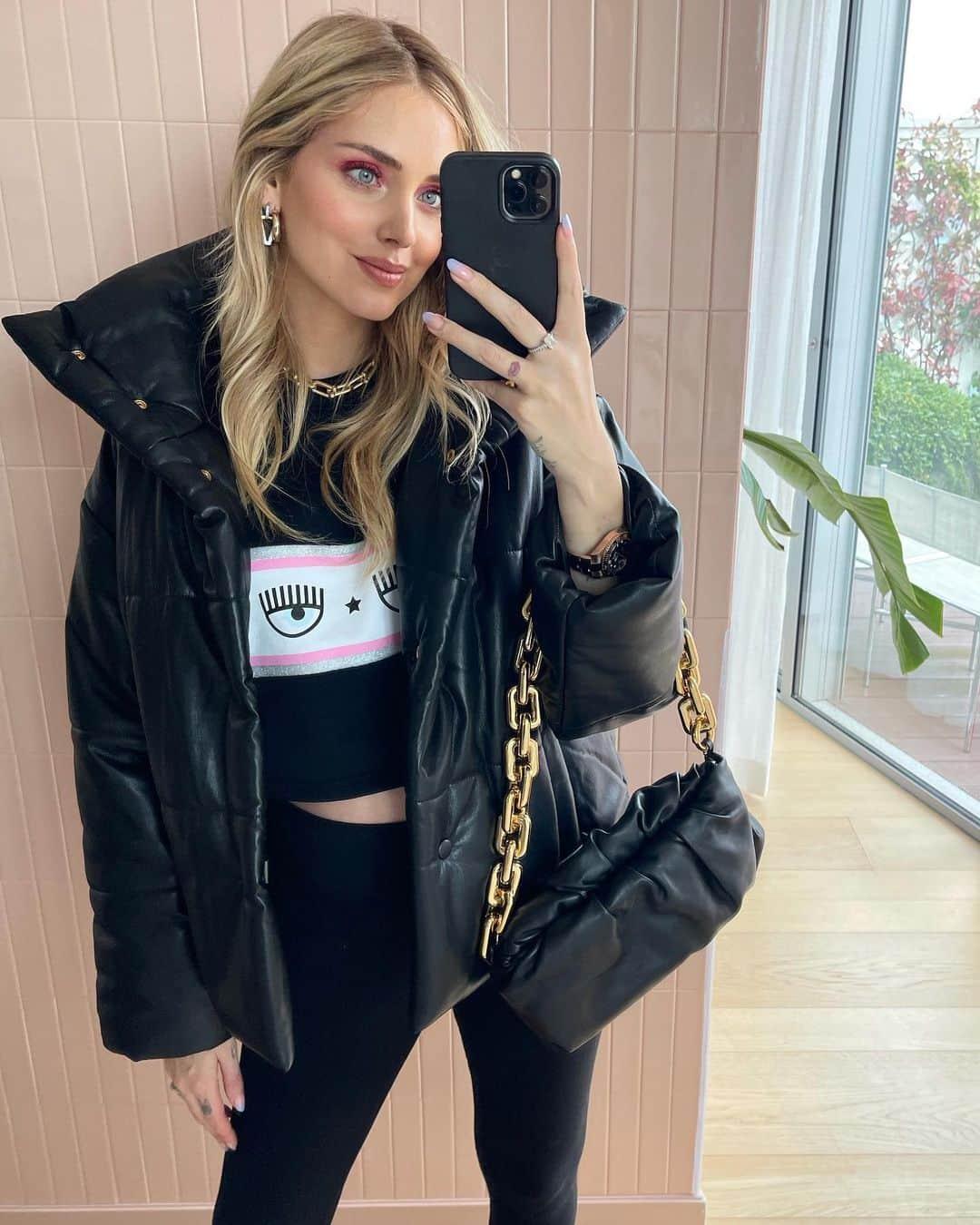 キアラ・フェラーニさんのインスタグラム写真 - (キアラ・フェラーニInstagram)「Today in @chiaraferragnibrand and pink makeup ✨」2月10日 3時10分 - chiaraferragni