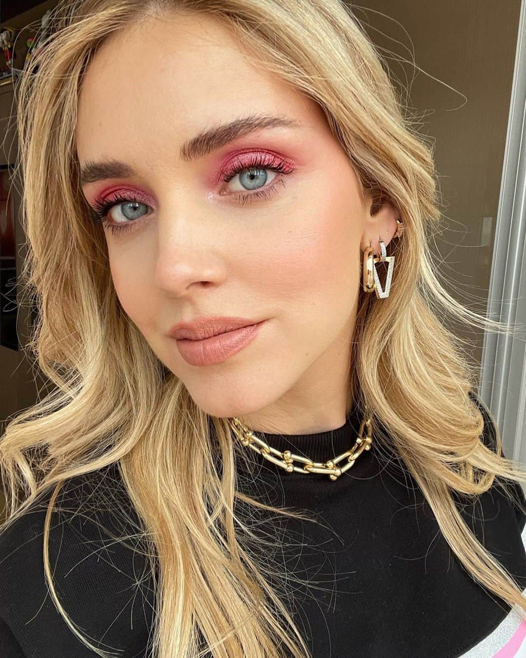 キアラ・フェラーニさんのインスタグラム写真 - (キアラ・フェラーニInstagram)「Today in @chiaraferragnibrand and pink makeup ✨」2月10日 3時10分 - chiaraferragni