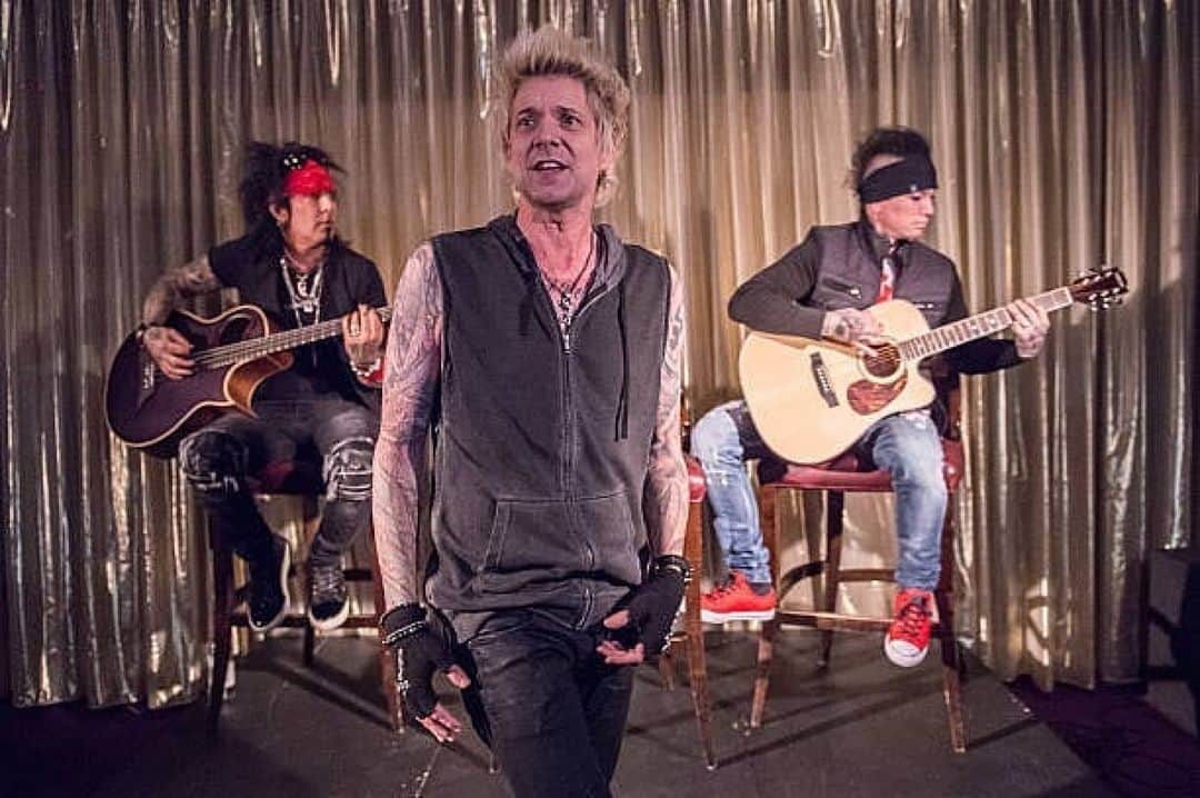 SIXX:A.M.のインスタグラム：「Unplugged #SIXXAM」