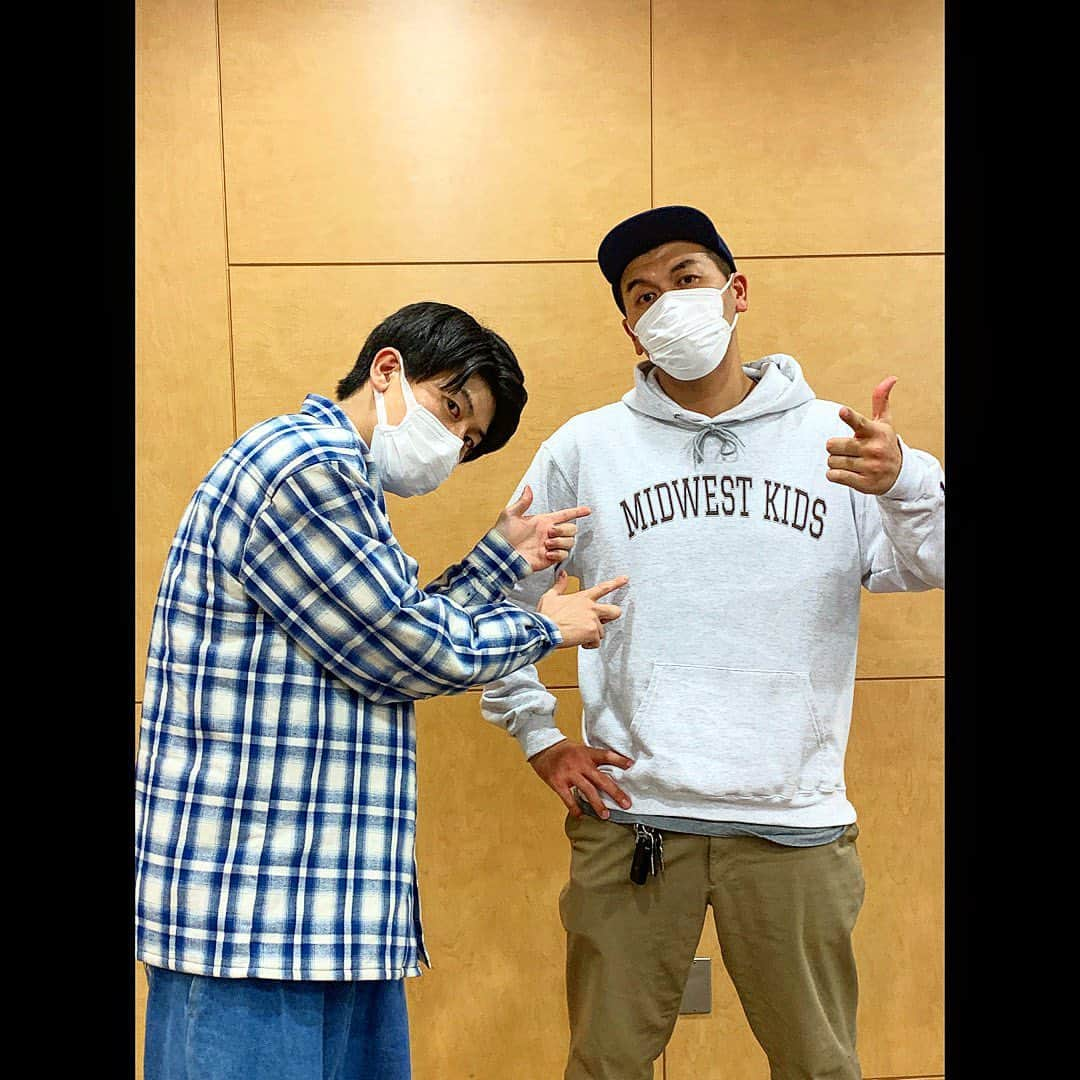 土佐卓也さんのインスタグラム写真 - (土佐卓也Instagram)「今日の家族写真 「今週もカルチャーズありがとうございました‼️来週はスペシャルウィーク✨月曜ははんにゃ金田さん、火曜はロッチ中岡さん、ハイパーなゲスト👍お楽しみに‼️」 卓也  #土佐兄弟 #家族写真 #はんにゃ金田 さん #ロッチ中岡 さん #スペシャルウィーク  #CultureZ #文化放送 #あるある土佐カンパニー #土佐カン #木村拓哉 さん #リスペクト #staysafe  #staypositive」2月10日 3時17分 - takuyatosa1