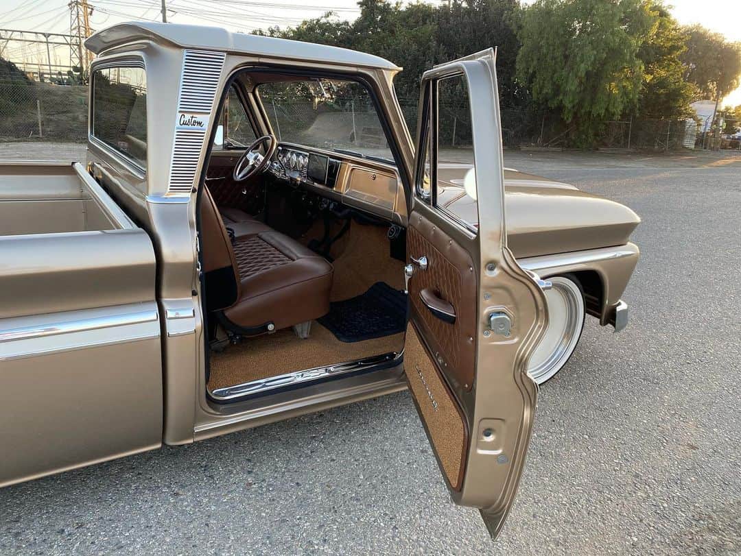 Classics Dailyさんのインスタグラム写真 - (Classics DailyInstagram)「Ooooff - Coming Soon!  _ The boys at @classic_vins have an ultra Sano ‘65 C-10 in the works.  This is a preview and will be available SOON!  _ Details 1965 Chevrolet C10 _ Drive train  LS 5.3  -4l60e  Headers/ Flow masters Restomod Air @classicperform booster Wilwood brakes _ Sound-  Alpine system with Apple car play and back up camera  2 Amps  Alpine R series speakers  12” kicker sub _ Body- New paint, interior, chrome, stainless, rubber, glass  New Oak Wood Bed New Rear End New staggered 20”  _ Wheels  20x8/20x9 Detroit Mobsteel’s  255/35/20-275/35/20 federal white walls (new) New staggered 20”Hrbb billets 20x8.5/20x10  255/35/20-275/35/20 nitto (new) Complete restoration.  _ Contact @classic_vins or @tcd_motorsports for more info or ask below.」2月10日 3時28分 - classicsdaily