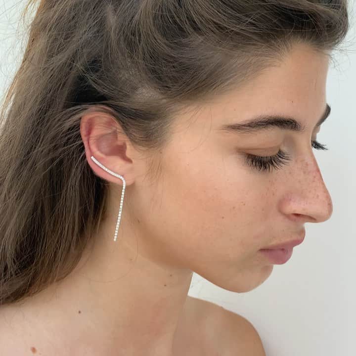 デルフィナデレトレズのインスタグラム：「Nina wearing my favorite diamond tennis earring from the ‘1987’ collection   Available online   #delfinadelettrez  #1987collection」