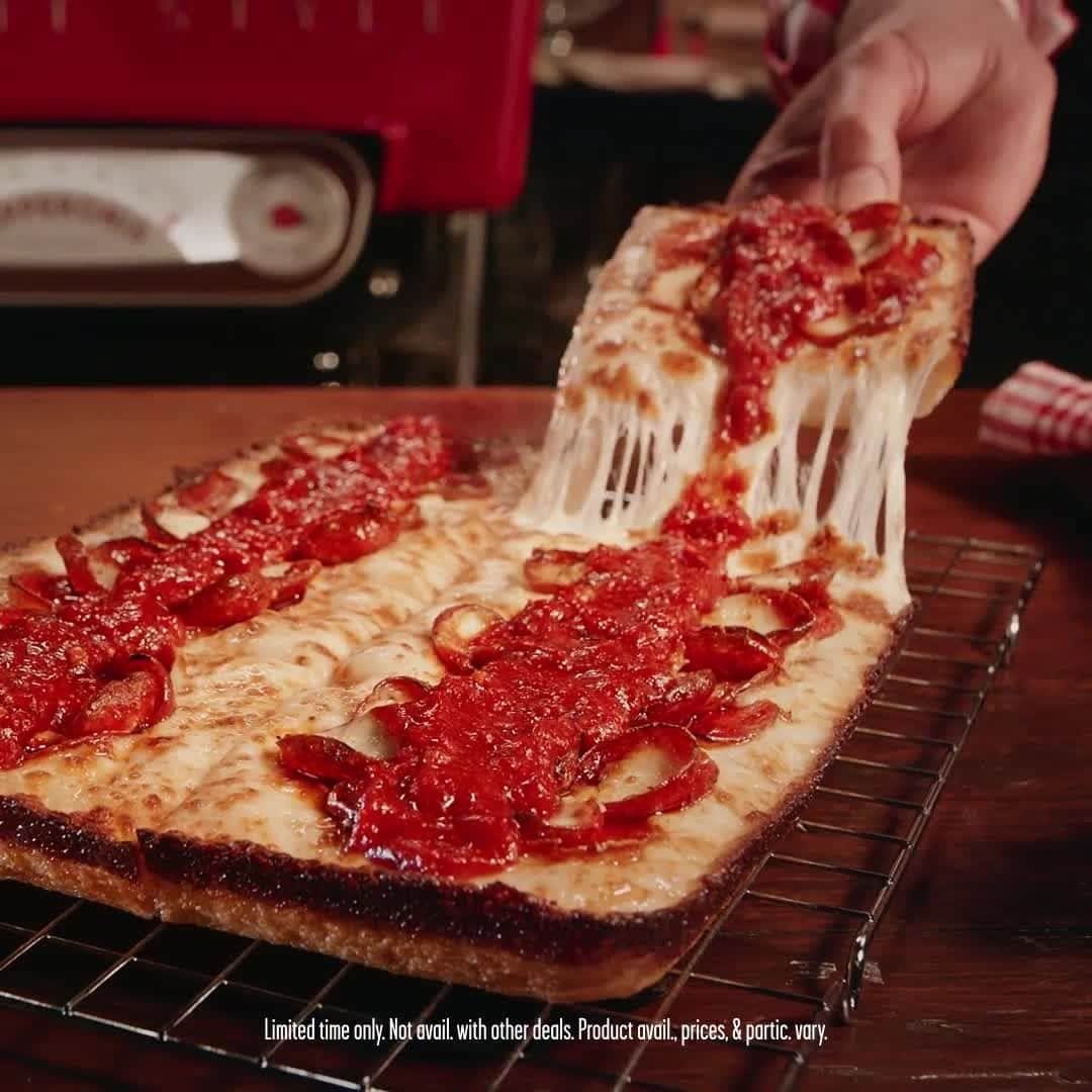 Pizza Hutのインスタグラム：「New Detroit-Style Pizza is here! It’s so hard to look away. 👀」