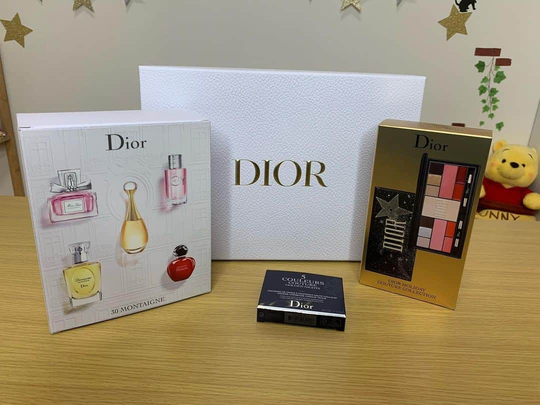 あこさんのインスタグラム写真 - (あこInstagram)「こちらも以前視聴者さんから頂いたプレゼント🌷 Dior😭💓全部可愛すぎて悶絶した。ドゥ・ラ・メールは人生初😭💓勿体無くてまだ使えてない🥲けどDiorのアイシャドウは少し使った☺️ワクワクした☺️いつもありがとうございます🙇🏻✨大切にします！ #dior  #ドゥ・ラ・メール」2月10日 3時32分 - harapeko__ako