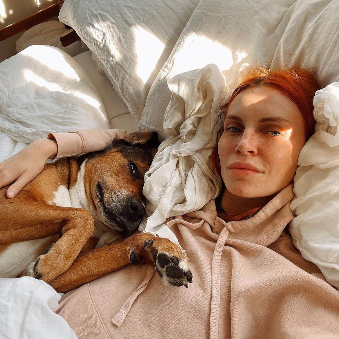フィービー・ダールのインスタグラム：「If only I felt the same way about mornings as Rocco does in this second picture...」