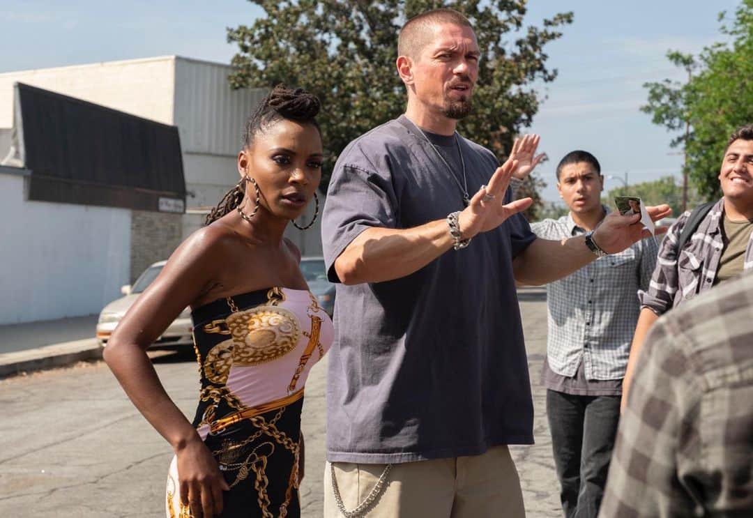 シャノーラ・ハンプトンのインスタグラム：「This popped up on my camera roll memories. I am going to miss doing scenes with this one!! Only 2 episodes left to shoot!@stevehowey #FinalSeason @shameless」