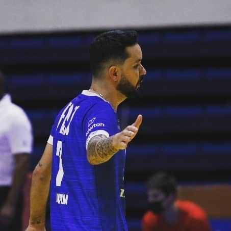 ウィリアム・アルジョナのインスタグラム：「Bate aqui volleyball!!! Sou muito grato por você existir. Esse esporte apaixonante, que fez com que minha vida fosse totalmente dedicada a ele. #diamundialdovolei #volleyball #volei #williammorgan #w7elmago #wm」