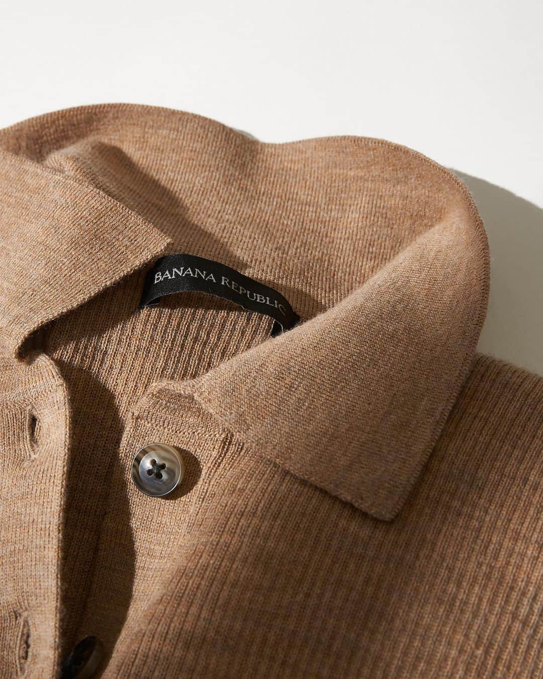 Banana Republic のインスタグラム：「Looking for an essential piece to incorporate into your style? Our Sweater Polos are right on the button. Crafted with a luxurious blend of Merino wool that is also machine washable, they're designed for easy wear and care.」